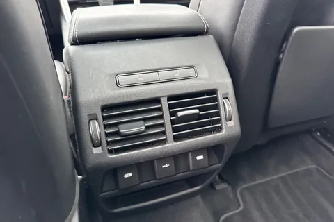 35 of 60 for Land Rover Discovery Sport 2.0 D180 MHEV R-Dynamic HSE Auto 4WD Euro 6 (s/s) 5dr