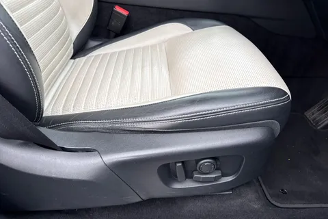 40 of 60 for Land Rover Discovery Sport 2.0 D180 MHEV R-Dynamic HSE Auto 4WD Euro 6 (s/s) 5dr