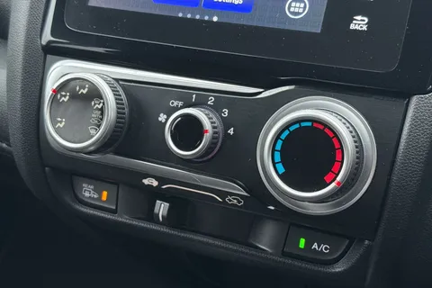 20 of 48 for HONDA JAZZ 1.3 SE 5dr CVT