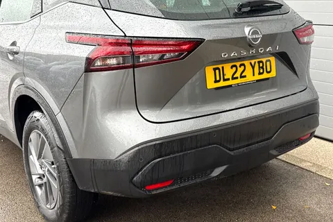 DL22YBO Nissan Qashqai 1.3 DiG-T MH Acenta Premium 5dr Thumbnail #9