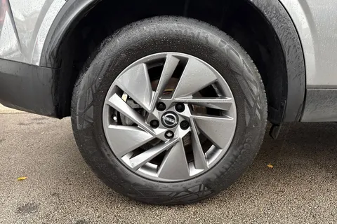 DL22YBO Nissan Qashqai 1.3 DiG-T MH Acenta Premium 5dr Thumbnail #11