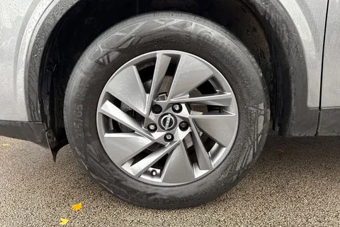 DL22YBO Nissan Qashqai 1.3 DiG-T MH Acenta Premium 5dr Thumbnail #13