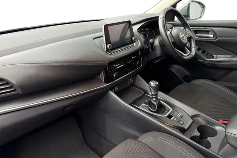 DL22YBO Nissan Qashqai 1.3 DiG-T MH Acenta Premium 5dr Thumbnail #16