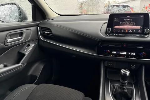 DL22YBO Nissan Qashqai 1.3 DiG-T MH Acenta Premium 5dr Thumbnail #21