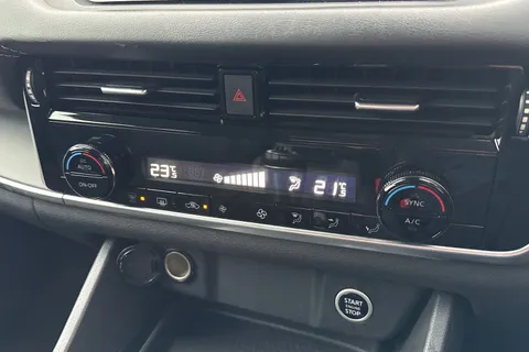 DL22YBO Nissan Qashqai 1.3 DiG-T MH Acenta Premium 5dr Thumbnail #23