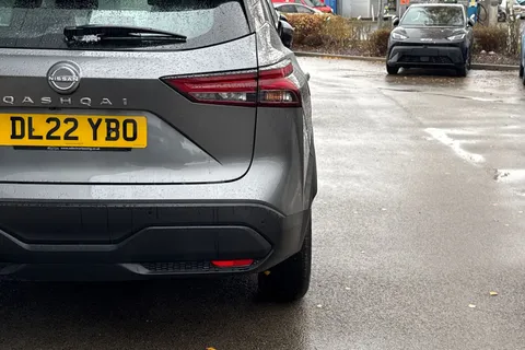 DL22YBO Nissan Qashqai 1.3 DiG-T MH Acenta Premium 5dr Thumbnail #27