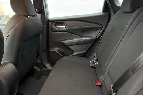 DL22YBO Nissan Qashqai 1.3 DiG-T MH Acenta Premium 5dr Thumbnail #38