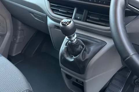 MF75FVC Volkswagen Transporter 2.0 TDI 150 Commerce Plus Van Thumbnail #19