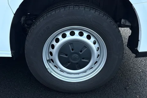 MF75FVC Volkswagen Transporter 2.0 TDI 150 Commerce Plus Van Thumbnail #21