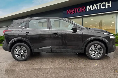 DS22KUU Nissan Qashqai 1.3 DiG-T MH Acenta Premium 5dr Thumbnail #4