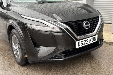 DS22KUU Nissan Qashqai 1.3 DiG-T MH Acenta Premium 5dr Thumbnail #10