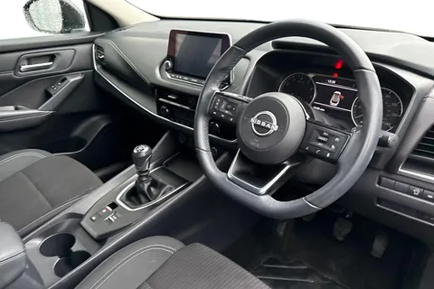 DS22KUU Nissan Qashqai 1.3 DiG-T MH Acenta Premium 5dr Thumbnail #15