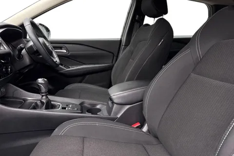 DS22KUU Nissan Qashqai 1.3 DiG-T MH Acenta Premium 5dr Thumbnail #17