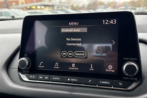 DS22KUU Nissan Qashqai 1.3 DiG-T MH Acenta Premium 5dr Thumbnail #18