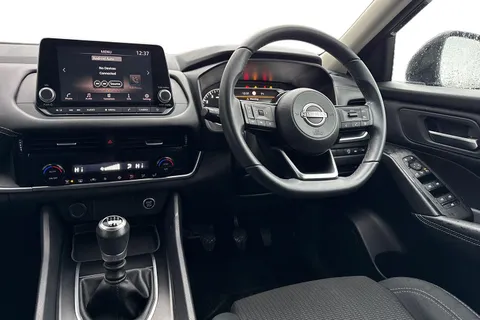 DS22KUU Nissan Qashqai 1.3 DiG-T MH Acenta Premium 5dr Thumbnail #19