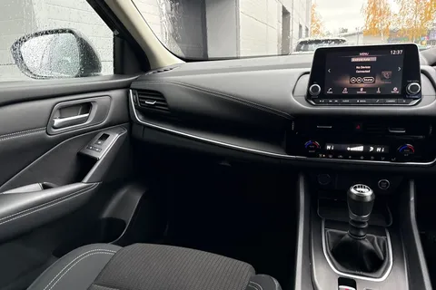 DS22KUU Nissan Qashqai 1.3 DiG-T MH Acenta Premium 5dr Thumbnail #21