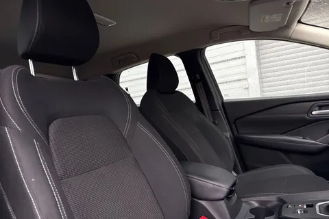 DS22KUU Nissan Qashqai 1.3 DiG-T MH Acenta Premium 5dr Thumbnail #25