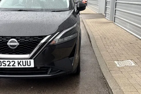 DS22KUU Nissan Qashqai 1.3 DiG-T MH Acenta Premium 5dr Thumbnail #27