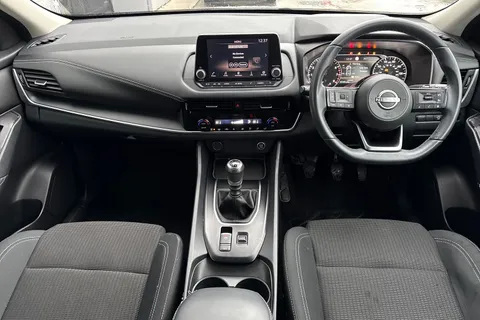 DS22KUU Nissan Qashqai 1.3 DiG-T MH Acenta Premium 5dr Thumbnail #32