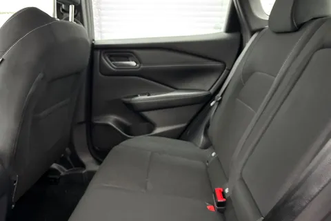 DS22KUU Nissan Qashqai 1.3 DiG-T MH Acenta Premium 5dr Thumbnail #37