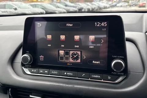 DS22KUU Nissan Qashqai 1.3 DiG-T MH Acenta Premium 5dr Thumbnail #45