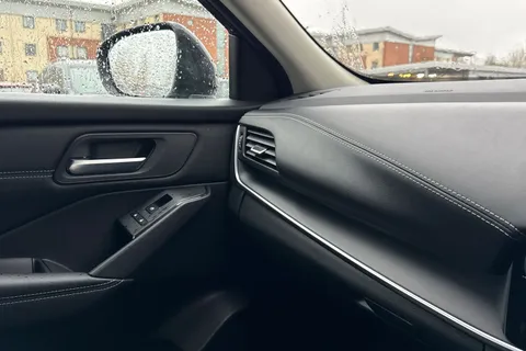 DS22KUU Nissan Qashqai 1.3 DiG-T MH Acenta Premium 5dr Thumbnail #58