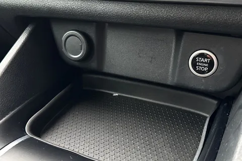 DS22KUU Nissan Qashqai 1.3 DiG-T MH Acenta Premium 5dr Thumbnail #59