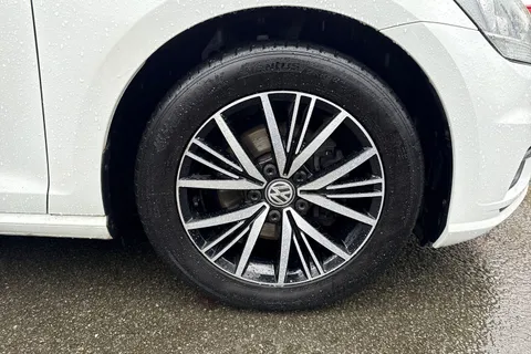 DK18XKU Volkswagen Golf 1.5 TSI EVO SE [Nav] 5dr Thumbnail #11