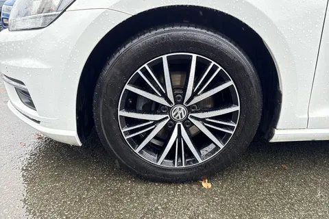 DK18XKU Volkswagen Golf 1.5 TSI EVO SE [Nav] 5dr Thumbnail #14