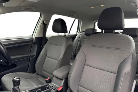 DK18XKU Volkswagen Golf 1.5 TSI EVO SE [Nav] 5dr Thumbnail #17