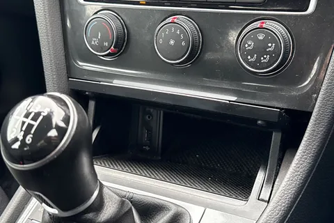 DK18XKU Volkswagen Golf 1.5 TSI EVO SE [Nav] 5dr Thumbnail #35