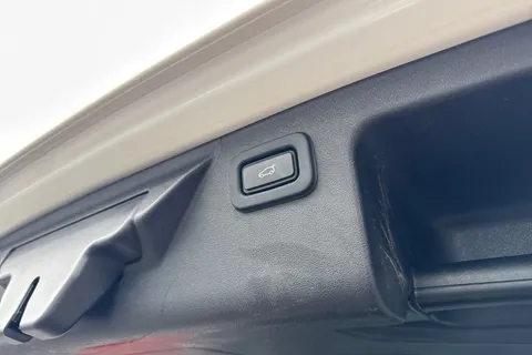 27 of 60 for Land Rover Discovery Sport 2.0 D240 MHEV R-Dynamic HSE Auto 4WD Euro 6 (s/s) 5dr