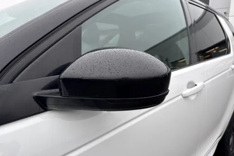 33 of 60 for Land Rover Discovery Sport 2.0 D240 MHEV R-Dynamic HSE Auto 4WD Euro 6 (s/s) 5dr