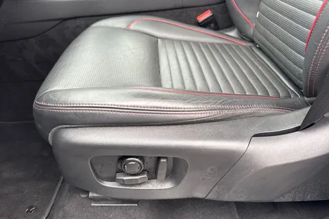 39 of 60 for Land Rover Discovery Sport 2.0 D240 MHEV R-Dynamic HSE Auto 4WD Euro 6 (s/s) 5dr