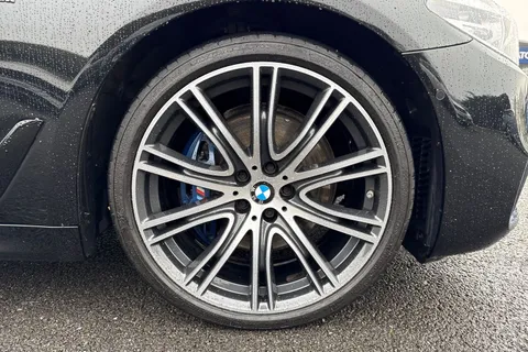 YR69WZJ BMW 5 Series 3.0 530d M Sport Auto Euro 6 (s/s) 4dr Thumbnail #11