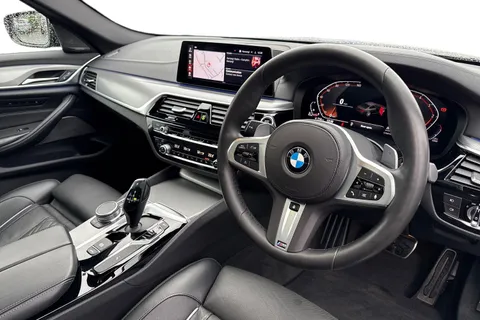 YR69WZJ BMW 5 Series 3.0 530d M Sport Auto Euro 6 (s/s) 4dr Thumbnail #15