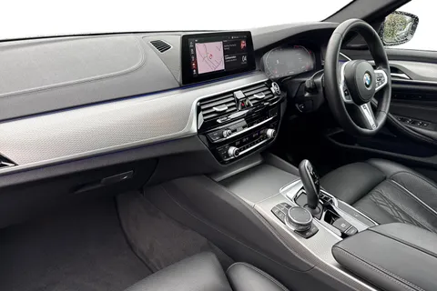 YR69WZJ BMW 5 Series 3.0 530d M Sport Auto Euro 6 (s/s) 4dr Thumbnail #16