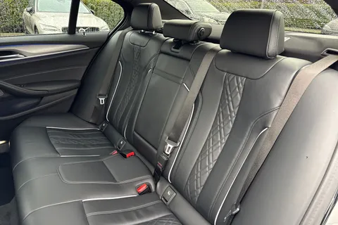 YR69WZJ BMW 5 Series 3.0 530d M Sport Auto Euro 6 (s/s) 4dr Thumbnail #20