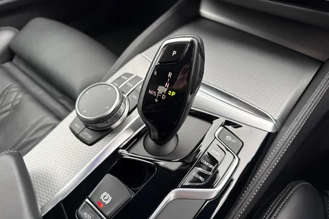 YR69WZJ BMW 5 Series 3.0 530d M Sport Auto Euro 6 (s/s) 4dr Thumbnail #24