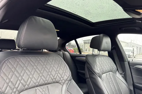 YR69WZJ BMW 5 Series 3.0 530d M Sport Auto Euro 6 (s/s) 4dr Thumbnail #25