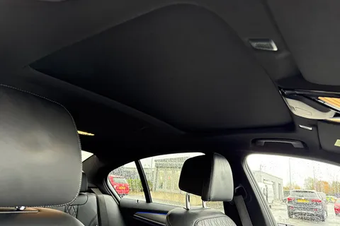 YR69WZJ BMW 5 Series 3.0 530d M Sport Auto Euro 6 (s/s) 4dr Thumbnail #37