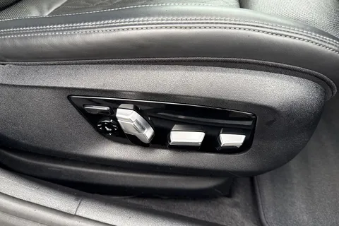 YR69WZJ BMW 5 Series 3.0 530d M Sport Auto Euro 6 (s/s) 4dr Thumbnail #38