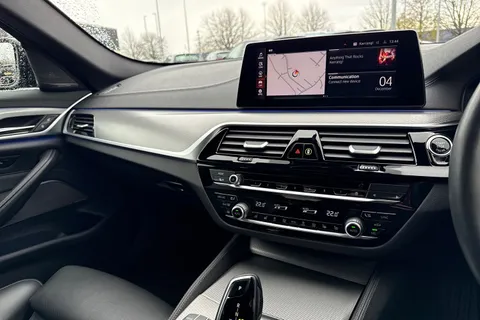 YR69WZJ BMW 5 Series 3.0 530d M Sport Auto Euro 6 (s/s) 4dr Thumbnail #47