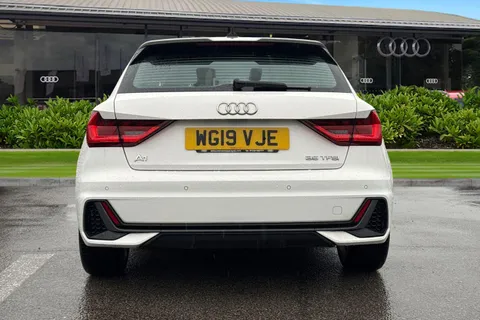 4 of 42 for Audi A1 S line 35 TFSI 150 PS S tronic