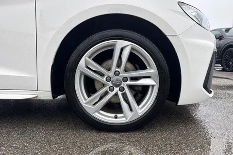 10 of 42 for Audi A1 S line 35 TFSI 150 PS S tronic