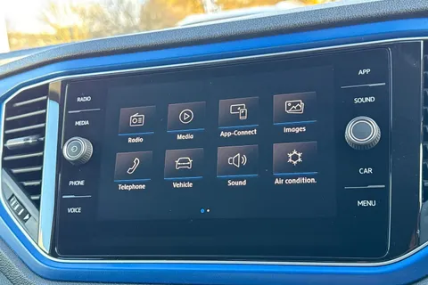 16 of 42 for Volkswagen T-Roc 1.5 TSI EVO Design 5dr