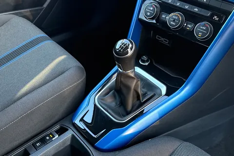 22 of 42 for Volkswagen T-Roc 1.5 TSI EVO Design 5dr