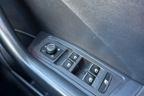 24 of 42 for Volkswagen T-Roc 1.5 TSI EVO Design 5dr