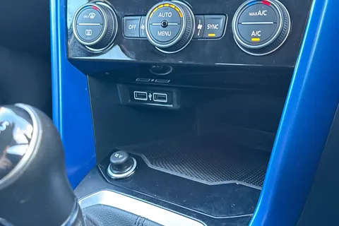 32 of 42 for Volkswagen T-Roc 1.5 TSI EVO Design 5dr