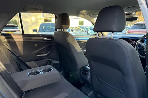 33 of 42 for Volkswagen T-Roc 1.5 TSI EVO Design 5dr